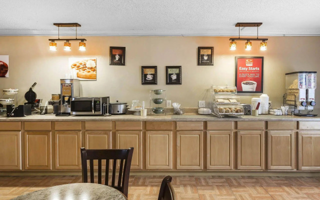Econo Lodge North