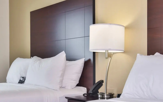 Cobblestone Hotel & Suites - Rhinelander