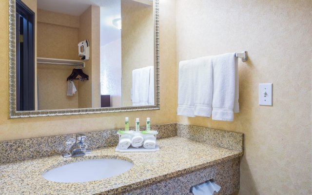 Holiday Inn Express - Layton by IHG