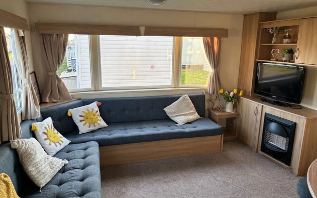 Robin Hood 3-bed Caravan, Sleeps 8, Pet Friendly