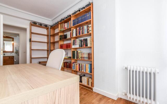 Alcalá I in Madrid with 3 bedrooms and 2 bathrooms