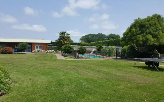 The Pool House, Romantic Country, King Bed