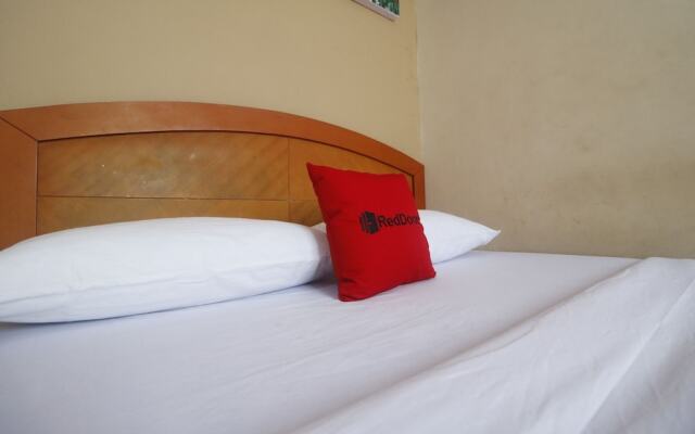 RedDoorz near Nagoya Hill Batam 2