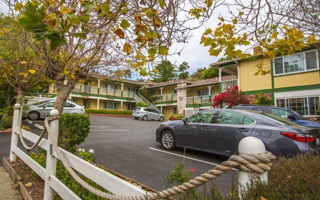 Carmel Inn And Suites