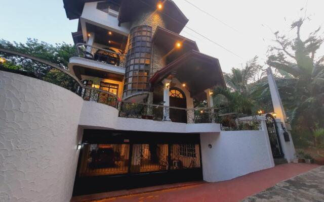 El Castillo Bed and Breakfast