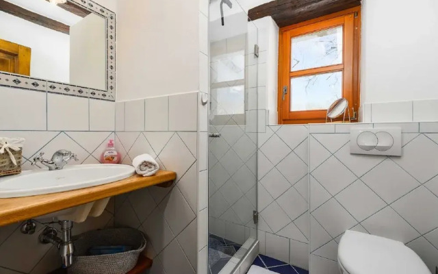 Beautiful Stone Villa in Tinjan With Swimming Pool