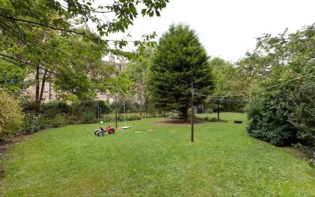 380 Mardale Crescent Apartment