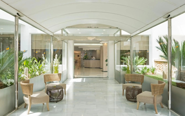Ona Palmira Paguera Hotel