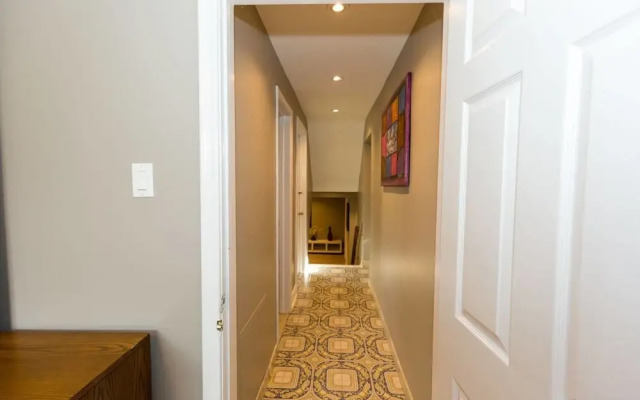 Victoria Village, Modern Two Bedroom With Parking