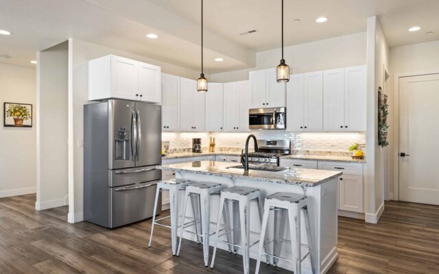 The Ann Marie #f1 6 Bedroom Townhouse