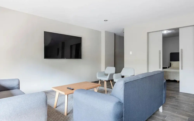Modern Flat by Polanco Balcony Pet Friendly