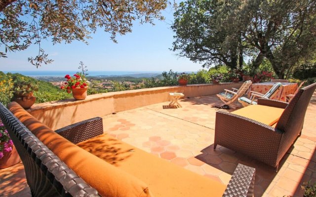 A Luxurious, 5-bedroom Villa in Vence With a Swimming Pool and Spaciou