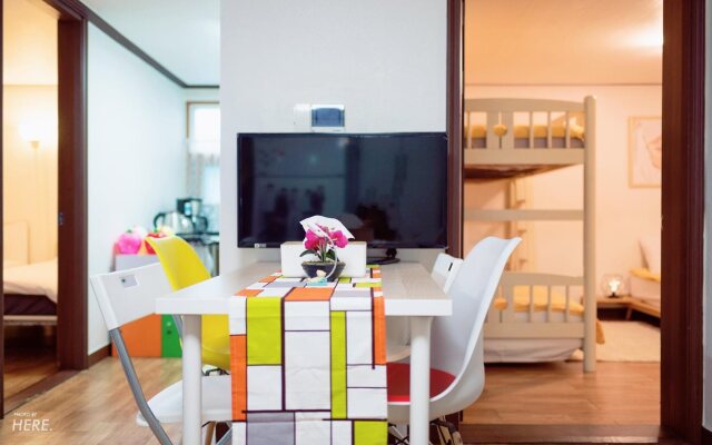 Kpopstarz Guesthouse - Women Only