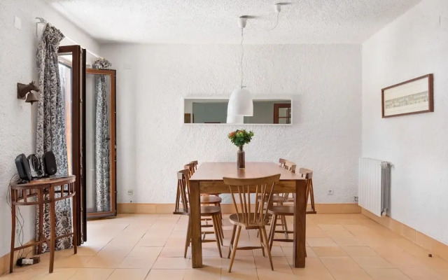JOIVY 3-BR Cottage w/Terrace & Garden in Colares
