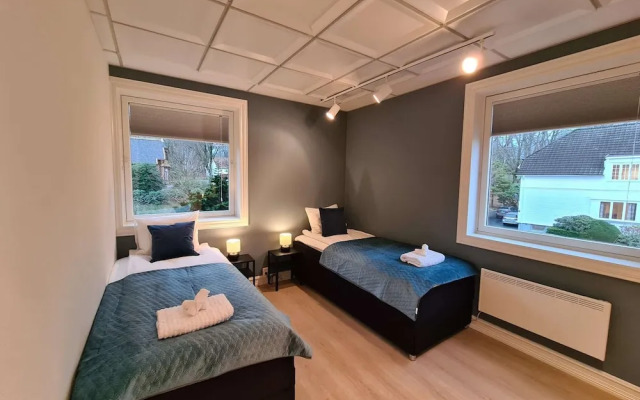 Beautiful, Spacious And Modern, 2-bedroom, Near Center, Free Parking