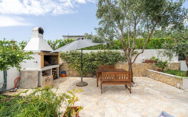 Remarkable 4-bed House in Kaštel Novi