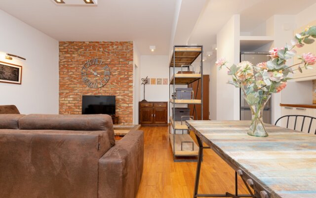 Broniwoja Apartment by Renters