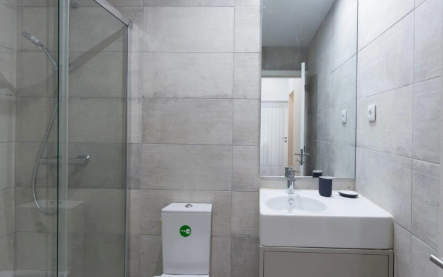 Modern 2BR Flat in Central Porto