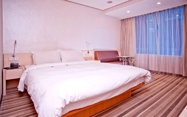 Yomi Hotel - MRT Shuanglian Station