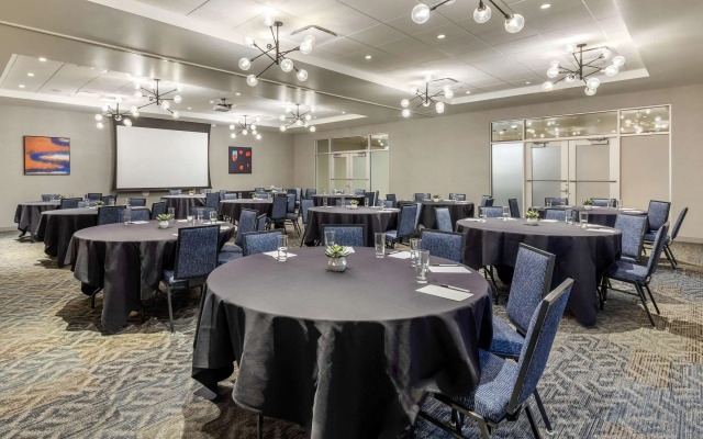 Cambria Hotel Milwaukee Downtown