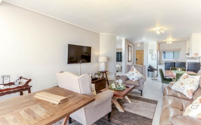 Lagoon Beach by  Cape Town Holiday Apartments