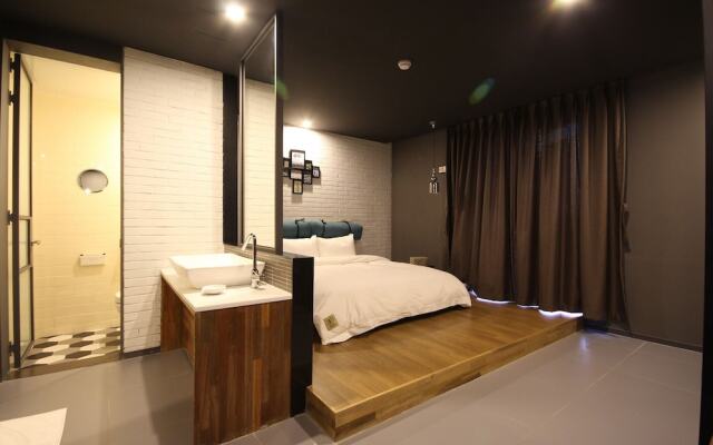 Busan Yeonsan Togok Brown Dot