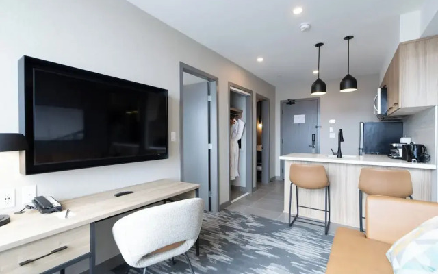 Sandman Signature Las Colinas Hotel & Suites