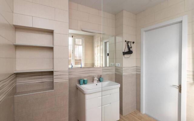 Precious 2 Bedroom apt In The Heart Of Tbilisi