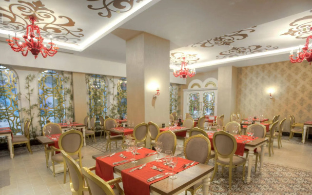 Azura Deluxe Resort & Spa