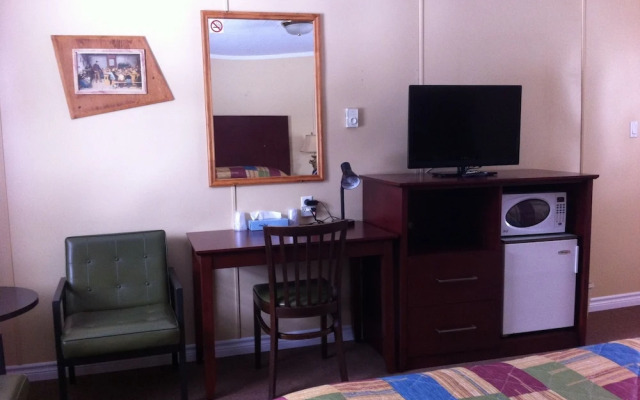 Deep River Motel