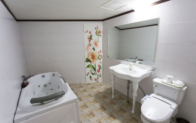 Benikea Jeonju Hansung Tourist Hotel