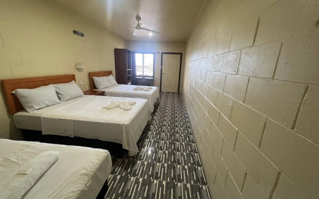 Transit Motel - Hostel