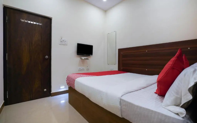 Oyo 18652 Hotel Golden Shah
