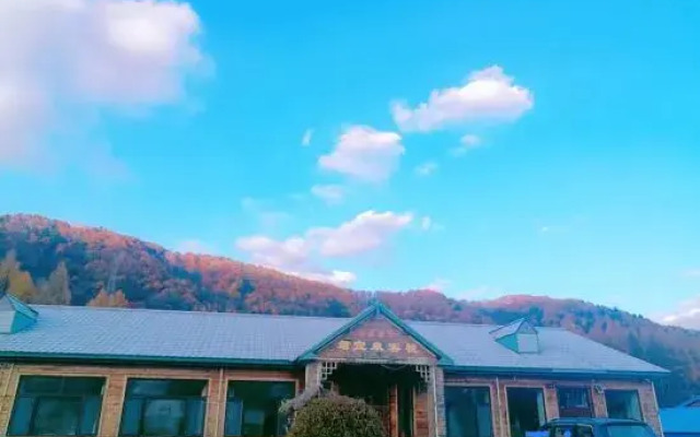 Junbaolai Inn (Xuegu Scenic Area Branch)