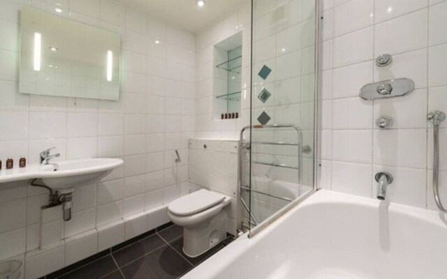 Two Bed Flat in Fashionable Chelsea