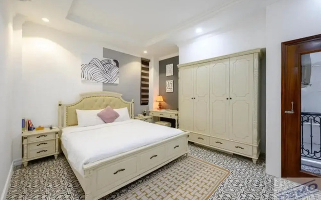 Luxe Paradise Suites Dich Vong Hau
