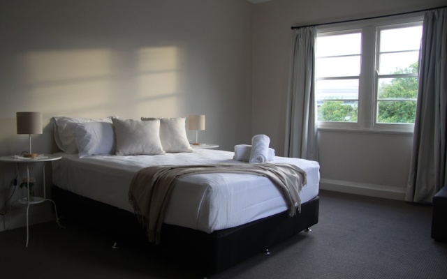 Victoria Street Apartments – Guest Rooms – Grafton