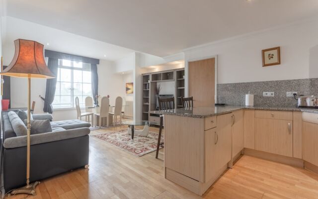 2 Bedroom Flat With Tower Bridge View