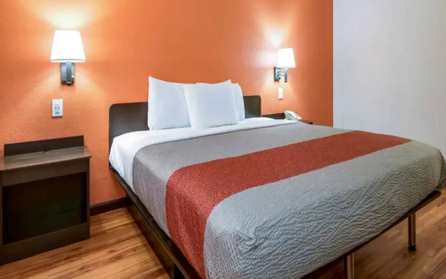 Motel 6 Grove City, OH