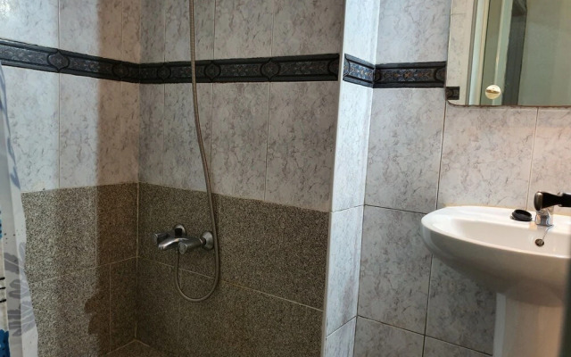 Low Cost Rooms Las Llaves 4