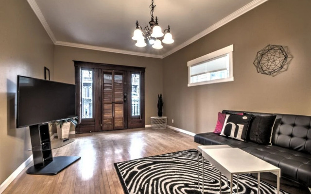 Renovated 2BR Lake View Condo