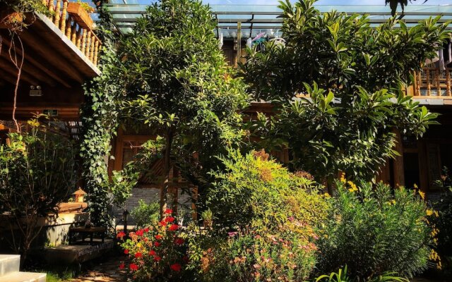 Tourist Courtyard Hotel