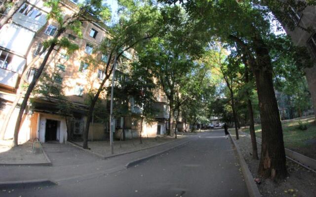 Назарбаева 45 уг Маметовой, ЗОЛОТОЙ КВАДРАТ ЦЕНТР Алматы 2х комн