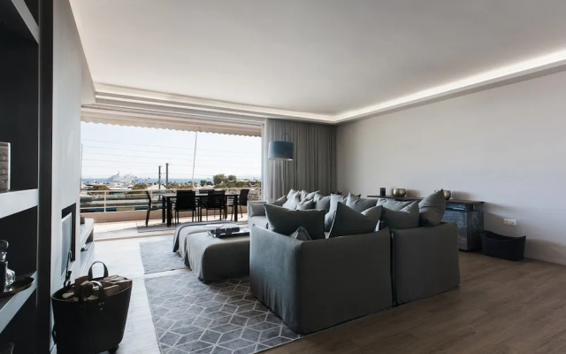 2 Level Beachfront Luxury Apt. by the Olon