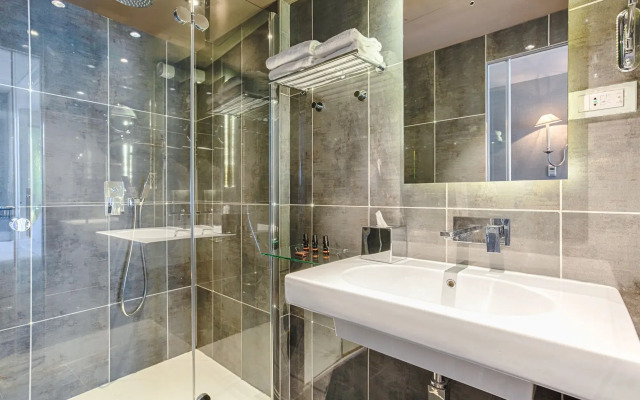 NEWHOTEL REPUBLIQUE (ex Albert's Hotel)