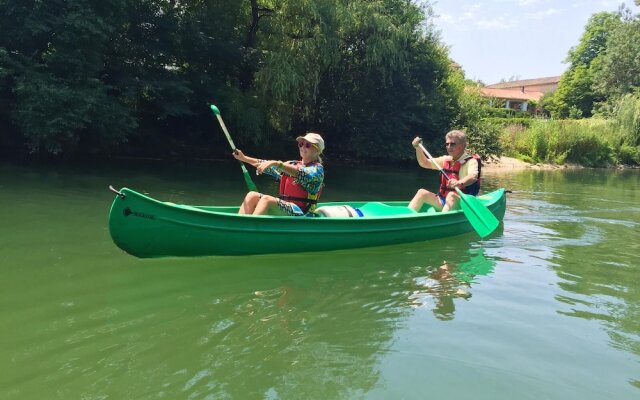 House With 6 Bedrooms in Montignac-charente, With Private Pool, Enclos