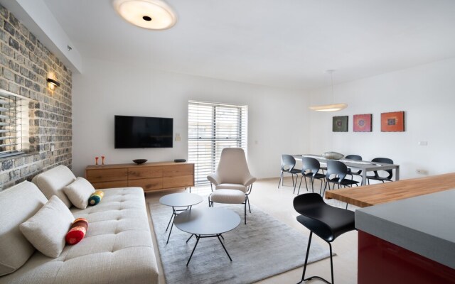 Bright and Clean Rothchild Quarter