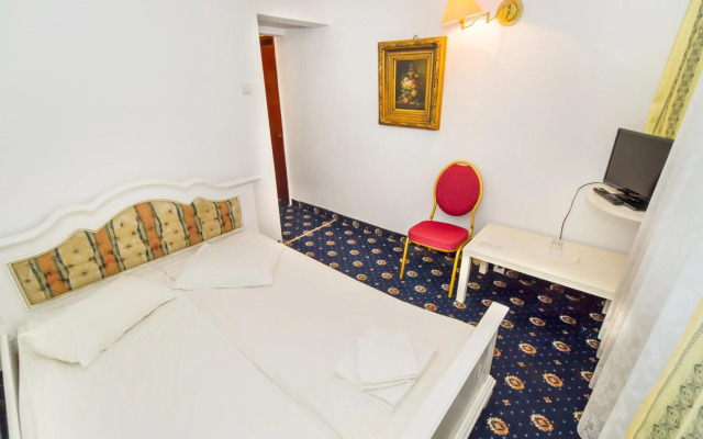 Hotel Cetate
