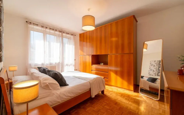 Scarlet Apartment with Garden