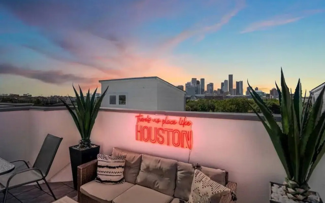 Luxury Downtown Getaway With Breathtaking Views